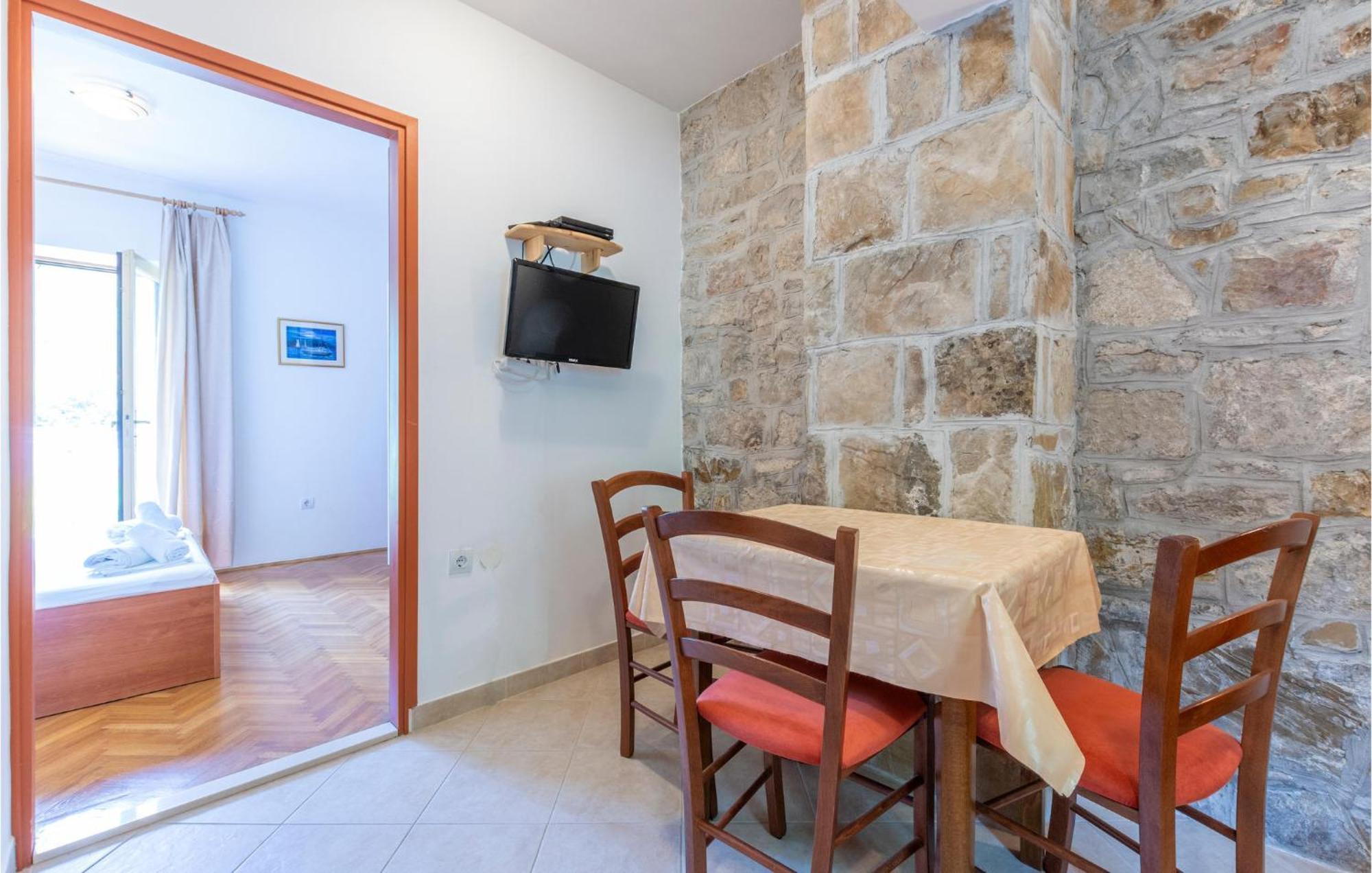 Awesome Apartment In Svinisce With Kitchenette Esterno foto